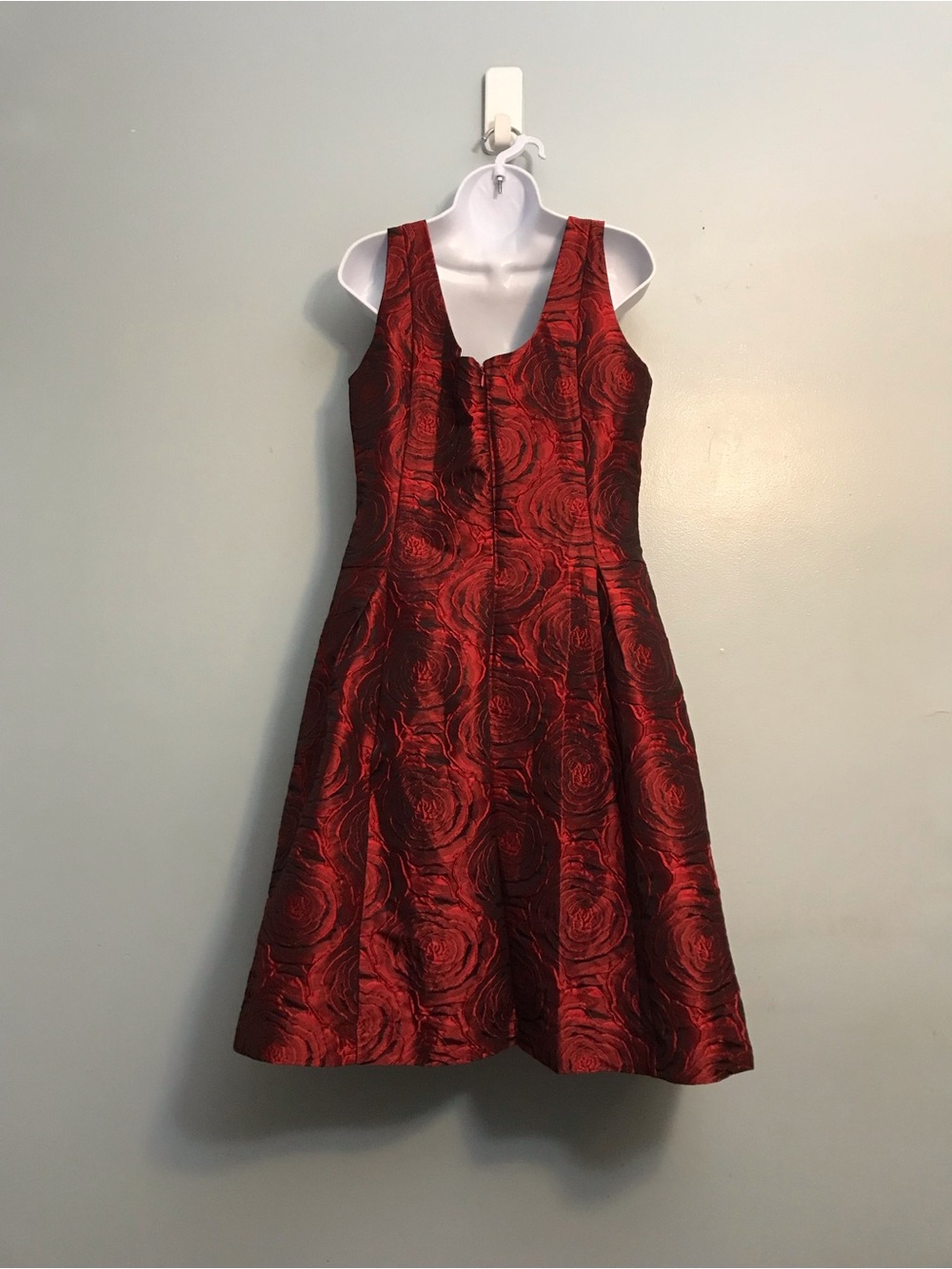 Carmen Marc Valvo Red Floral Jacquard Midi Dress - Picture 5 of 15